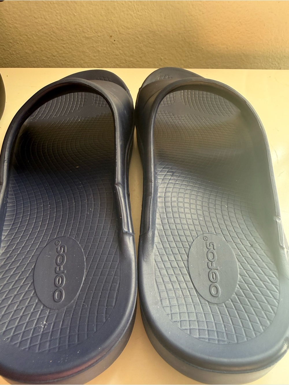 OOFOS OOaah slide sandals Men size 11 Navy Blue Slide Recovery Sandal - Picture 4 of 6